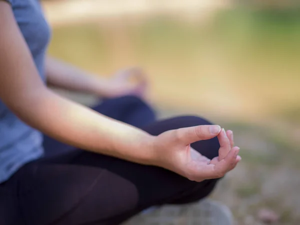Zdravá Žena Uvolňující Při Meditaci Dělá Jóga Cvičení — Stock fotografie