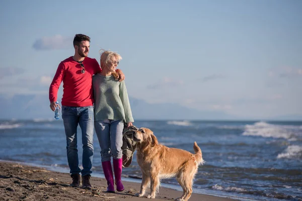 Couple Running Beach Holding Hands Dog Autmun Day — Stock Photo, Image