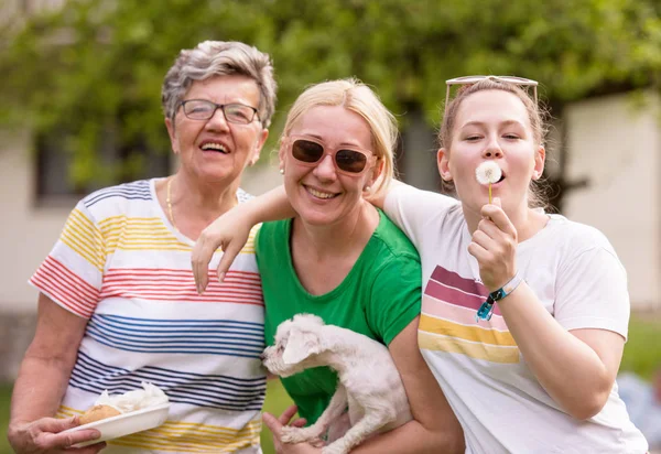 Portrait Grandmother Daughter Granddaughter Park While Having Fun — Stock Photo, Image