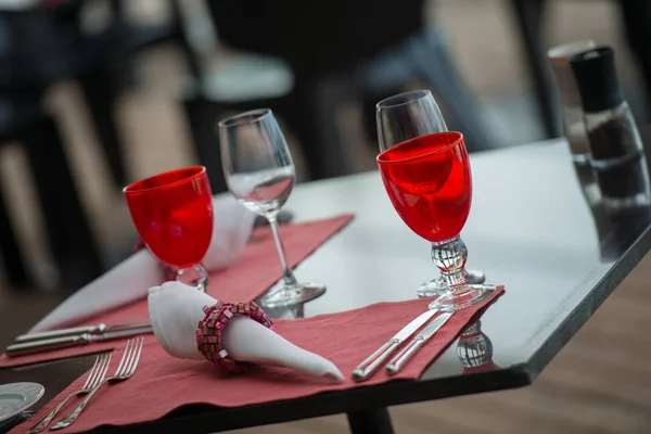 Modern Tropikal Restoran Tablo Ayarı — Stok fotoğraf