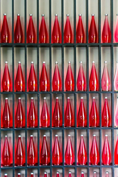 Fondo Abstracto Botellas Rojas Decorativas Restaurante Moderno — Foto de Stock