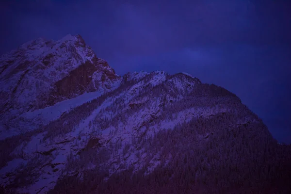 Villaggio Montagna Alpi Notte Winte Con Neve Fresca — Foto Stock