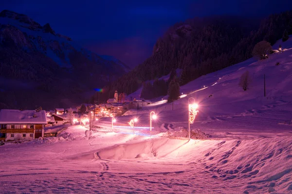 Pueblo Montaña Los Alpes Por Noche Winte Con Nieve Fresca — Foto de Stock