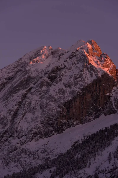 Amanecer Invierno Con Nieve Fresca Las Montañas Los Alpes Mañana — Foto de Stock