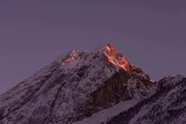 Amanecer Invierno Con Nieve Fresca Las Montañas Los Alpes Mañana — Foto de Stock