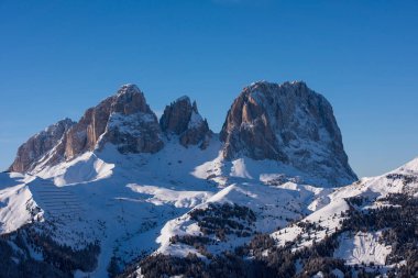 Kış gündoğumu ile taze taze sabahı alps dağlarda kar