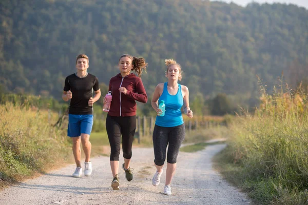 Jogging Country Road Runners Fut Nyílt Úton Egy Nyári Napon — Stock Fotó