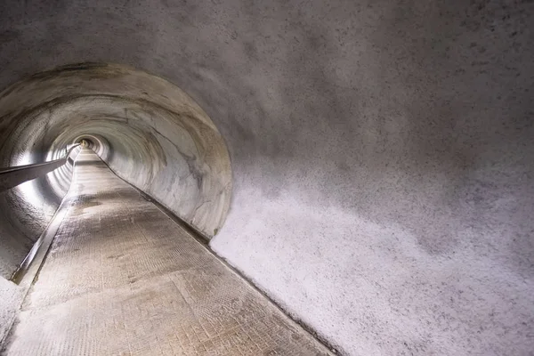 Túnel Subterrâneo Longo Para Pedestres Ciclistas — Fotografia de Stock