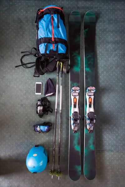 Felülnézet Ski Tartozékok Forgalomba Padló Sisak Szemüveg Kesztyűk Bele Téli — Stock Fotó