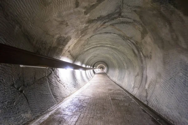 Túnel Subterrâneo Longo Para Pedestres Ciclistas — Fotografia de Stock
