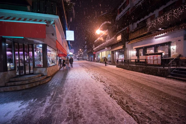 Śnieżny Street Mroźnych Zimowych Nocy Wieś — Zdjęcie stockowe