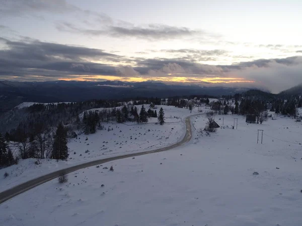 Vista Aérea Nieve Fresca Que Cubre Bosque Invierno Puesta Del — Foto de Stock