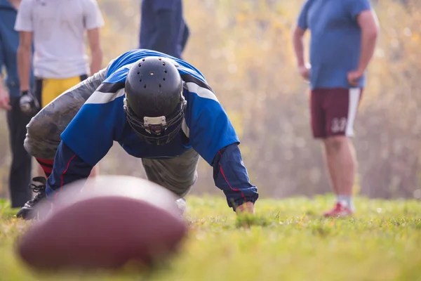 Jovem Jogador Futebol Americano Ação Durante Treinamento Campo — Fotografia de Stock