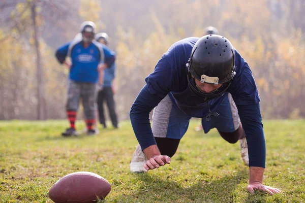 Jovem Jogador Futebol Americano Ação Durante Treinamento Campo — Fotografia de Stock