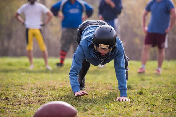 Jonge Amerikaanse Voetballer Actie Tijdens Training Het Veld — Stockfoto