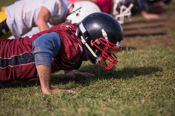 Amerikaans Voetbalteam Doet Push Ups Tijdens Training Het Veld — Stockfoto