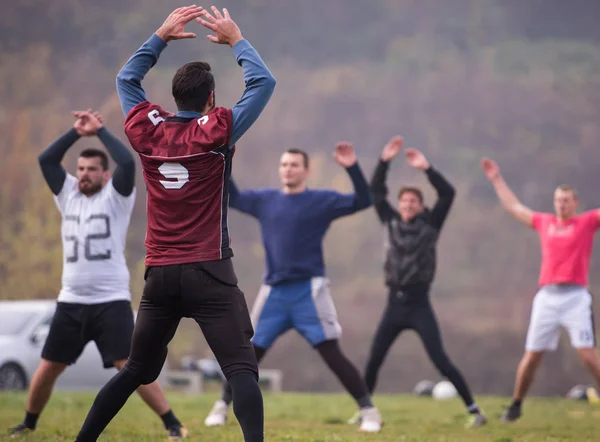 Groep Jonge Amerikaanse Voetballers Stretching Warming Samen Voor Een Praktijk — Stockfoto