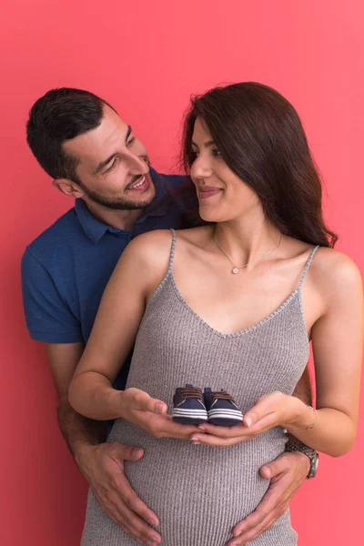 Young Pregnant Couple Holding Newborn Baby Shoes — Stock Photo, Image