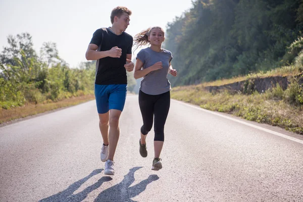 Giovane Coppia Godendo Uno Stile Vita Sano Mentre Jogging Lungo — Foto Stock