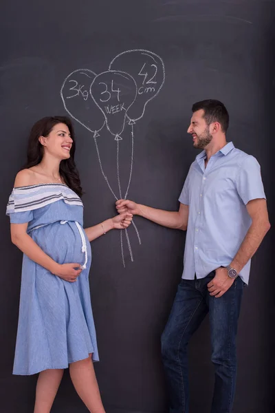 Photo Conceptuelle Couple Enceinte Dessinant Leur Imagination Sur Vie Future — Photo