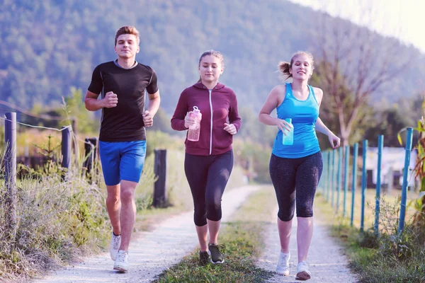 Jogging Country Road Runners Fut Nyílt Úton Egy Nyári Napon — Stock Fotó