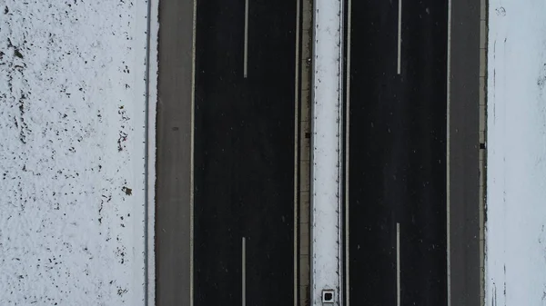 Aerial Top View Highway Low Traffic Snowy Winter Day — Stock Photo, Image