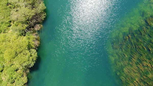 Vedere Aeriană Naturii Verzi Râului Apă Potabilă Curată Reflecții Solare — Fotografie, imagine de stoc