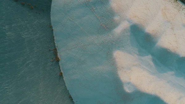 Abdstrac 砂漠の砂丘アート背景の空中のトップ ビュー — ストック写真