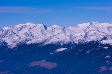 Kış dağlar Avrupa Alpleri alp panoramik görünüm kar maskeli güzel
