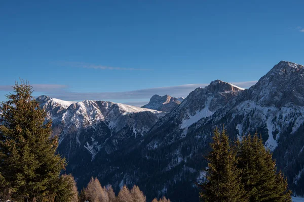 Winter Bergen Mooie Alpine Panoramisch Uitzicht Sneeuw Bedekte Alpen — Stockfoto