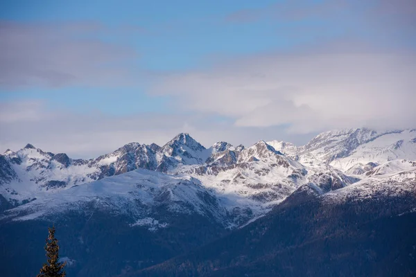 Montagnes Hiver Belle Vue Panoramique Alpine Enneigée Plafonné Alpes Européennes — Photo