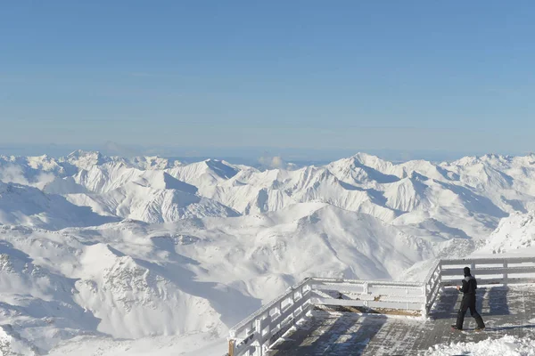 Зимние Горы Красивый Альпийский Панорамный Вид Свежий Снег Крышки Французских — стоковое фото