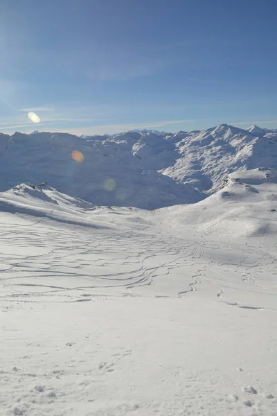 Zima Góry Piękny Panoramiczny Widok Alpejskie Świeżego Śniegu Ograniczona Alpy — Zdjęcie stockowe