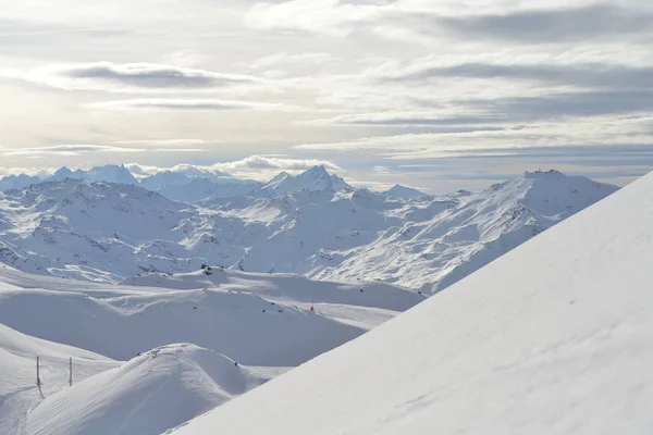 Kış Dağlar Dağ Manzarasına Taze Kar Fransız Alps Şapkalı Güzel — Stok fotoğraf