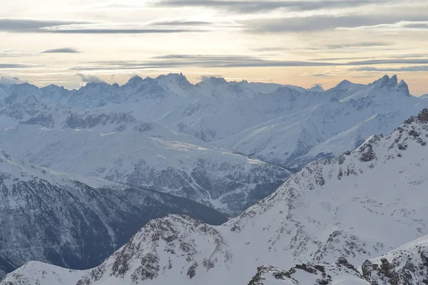 Vinter Berg Vackra Alpina Panoramautsikt Över Nysnö Utjämnade Franska Alperna — Stockfoto