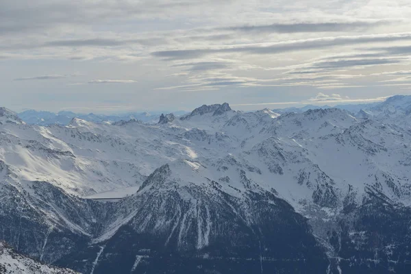 Musim Dingin Pegunungan Indah Panorama Alpine Tampilan Salju Segar Dibatasi — Stok Foto