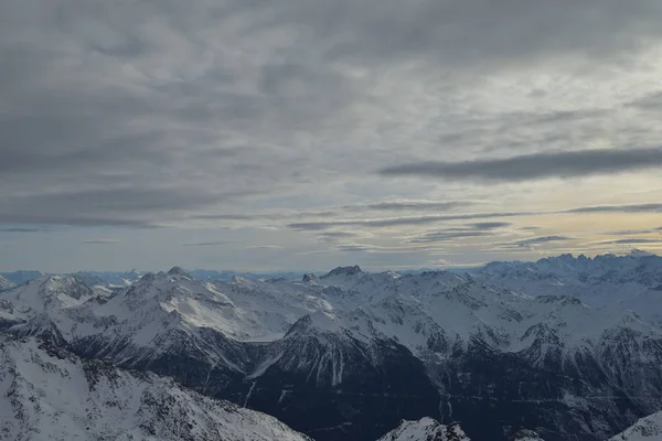 Munți Iarnă Frumoasă Vedere Panoramică Alpină Zăpezii Proaspete Acoperite Alpii — Fotografie, imagine de stoc