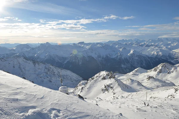 Kış Dağlar Dağ Manzarasına Taze Kar Fransız Alps Şapkalı Güzel — Stok fotoğraf