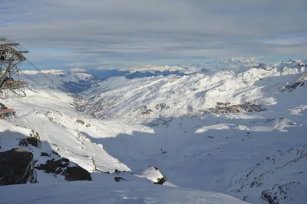Vinter Berg Vackra Alpina Panoramautsikt Över Nysnö Utjämnade Franska Alperna Royaltyfria Stockbilder