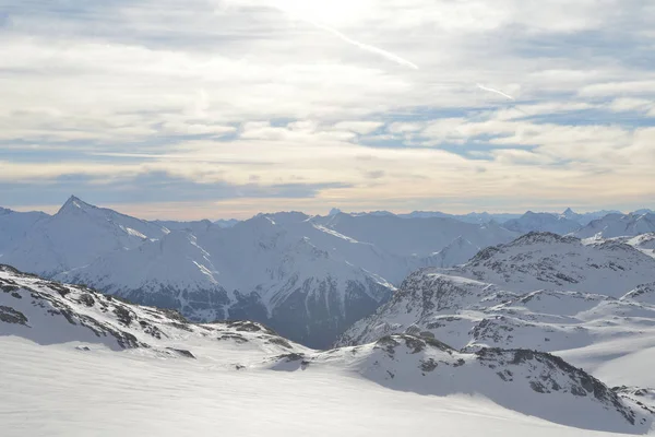 Зимние Горы Красивый Альпийский Панорамный Вид Свежий Снег Крышки Французских — стоковое фото