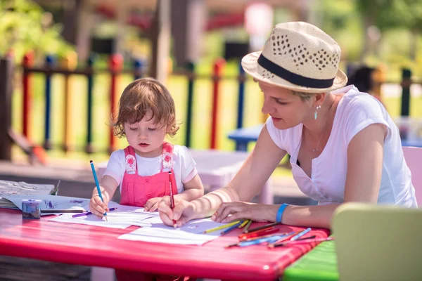 Jonge Moeder Haar Kleine Dochter Vrolijk Tijd Doorbrengen Samen Met — Stockfoto