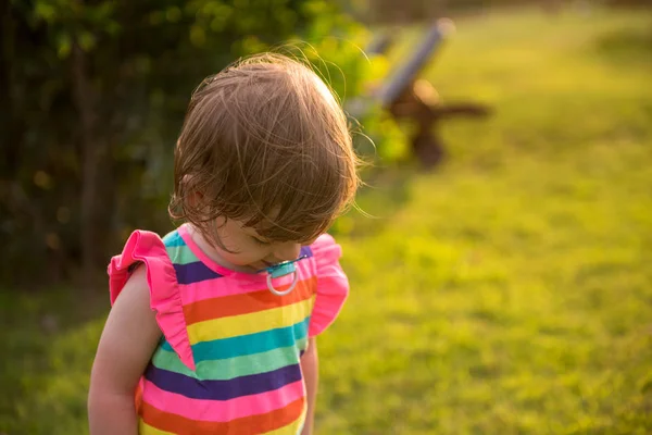 Giocoso Carino Bambina Allegramente Trascorrere Del Tempo Durante Corsa Nel — Foto Stock