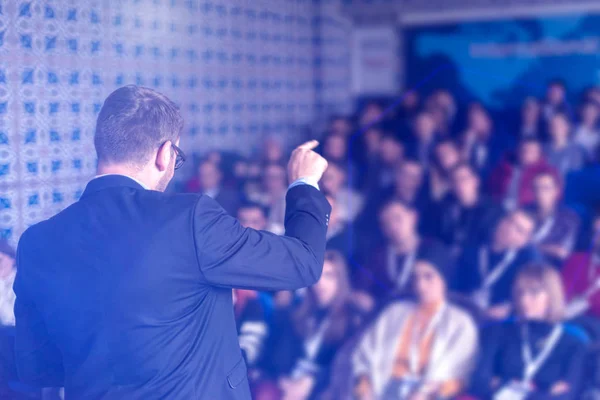 Young Businessman Business Conference Room Public Giving Presentations Audience Conference — Stock Photo, Image