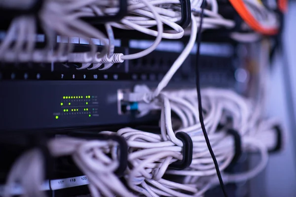 Optische Kabels Aangesloten Hoofdserver Serverkamer Van Het Datacenter — Stockfoto