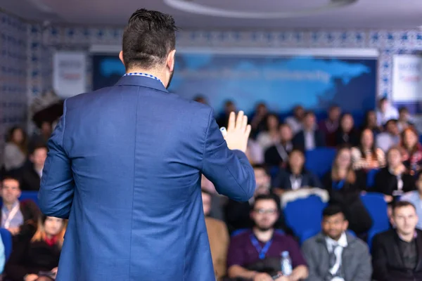 Young Businessman Business Conference Room Public Giving Presentations Audience Conference — Stock Photo, Image