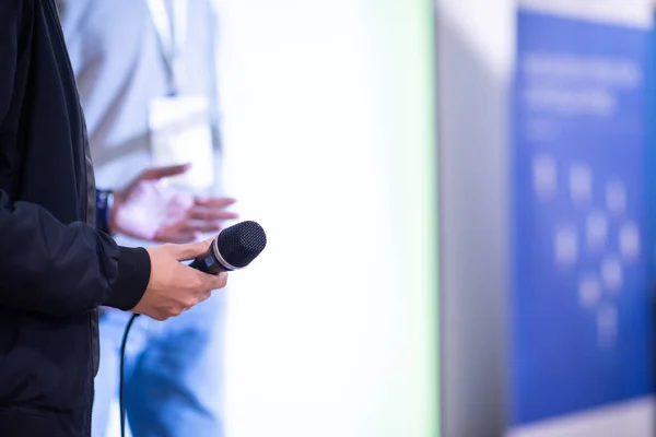 Jonge Zakenman Vergaderzaal Met Openbare Presentaties Publiek Conferentiezaal Entrepreneurship Club — Stockfoto