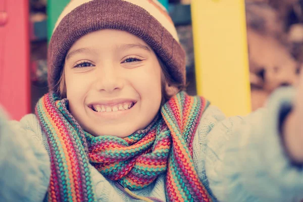 Lindo Niño Divirtiéndose Parque Infantil Día Del Autum Argentino — Foto de Stock