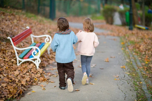 Pausenkonzept Mit Einigen Kindern Park Herbsttag — Stockfoto