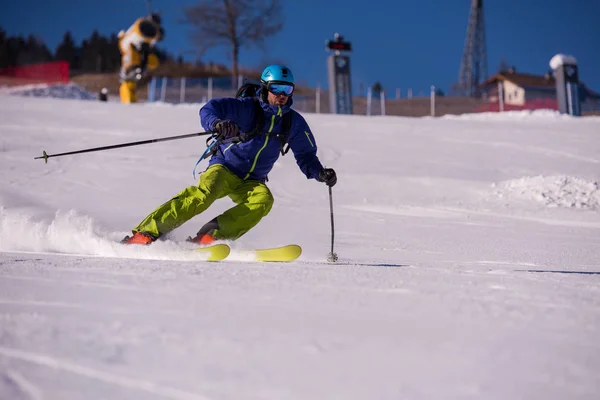 Young Athlete Freestyle Skier Having Fun While Running Downhill Beautiful — Stock Photo, Image