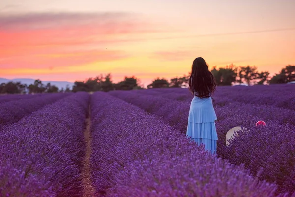 Portrét Ženy Polí Levandule Květ Době Západu Slunce Noční — Stock fotografie